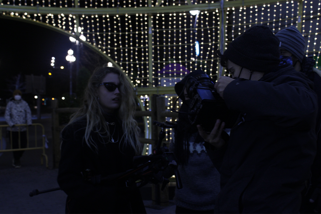Fotografía de la protagonista y el equipo técnico del cortometraje para el making of de "comedores de loto"