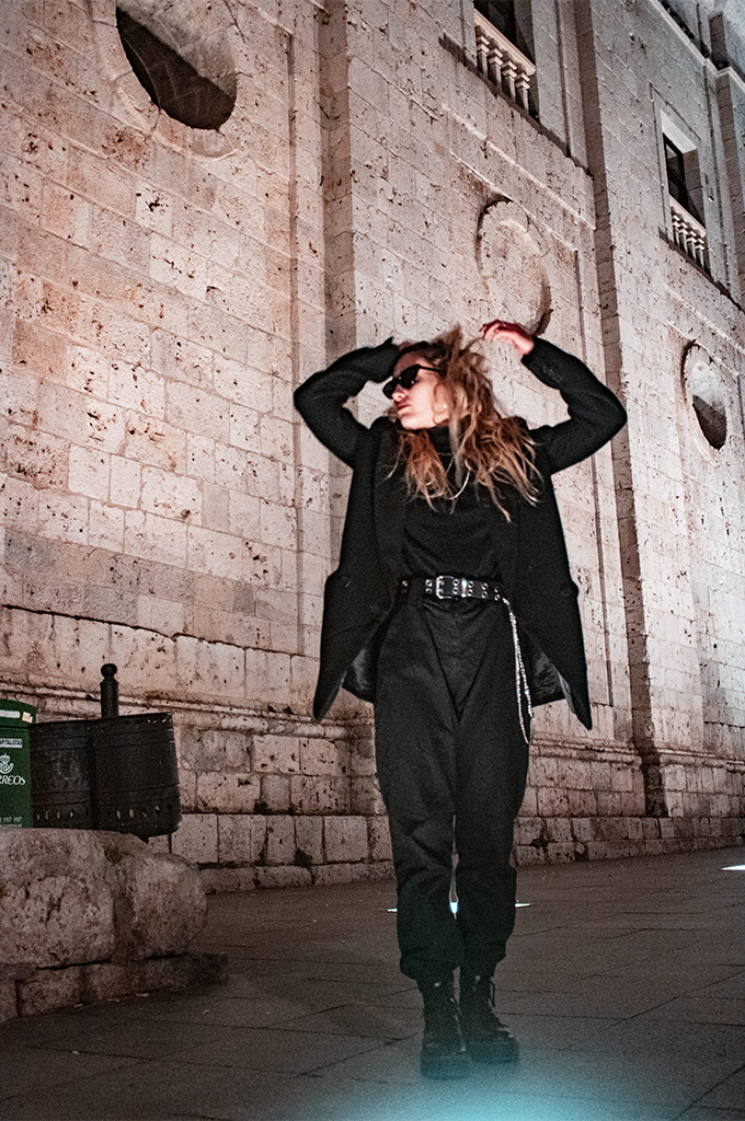 Fotografía de la protagonista en exterior siguiendo el estilo del cortometraje para el making of de "comedores de loto"