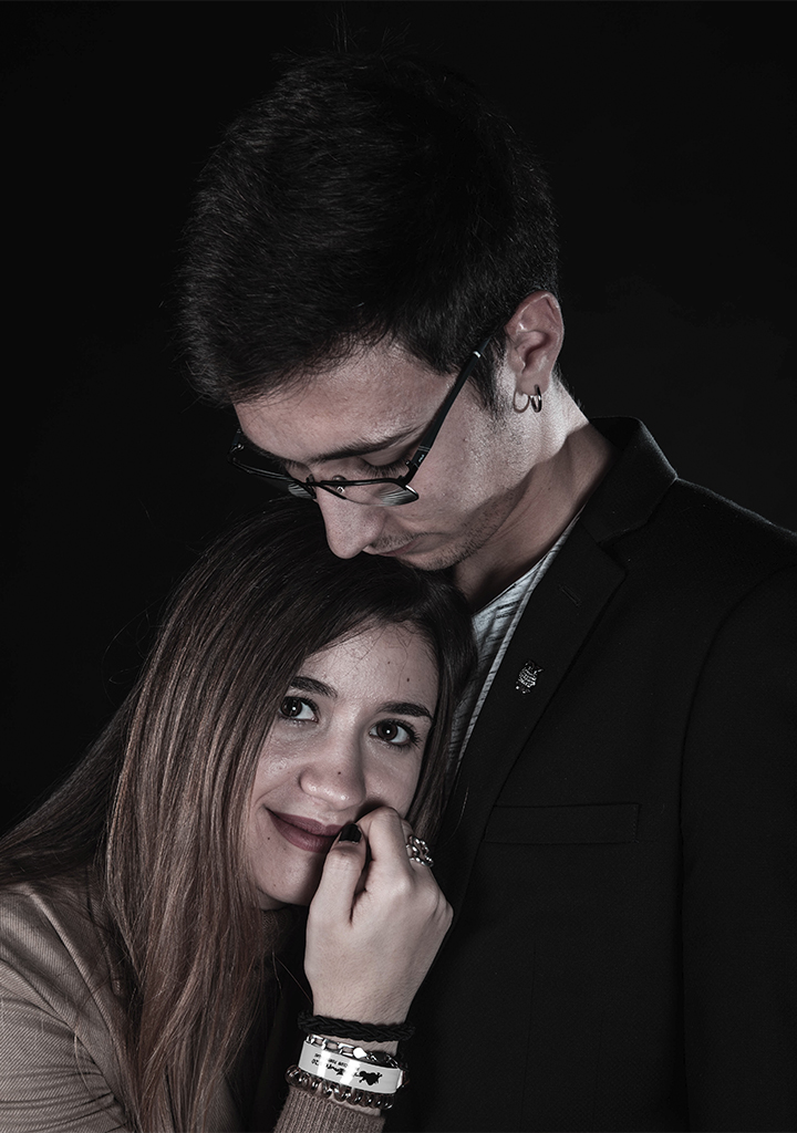 Fotografía de postboda en plano medio con tonos neutros para conseguir un estilo elegante